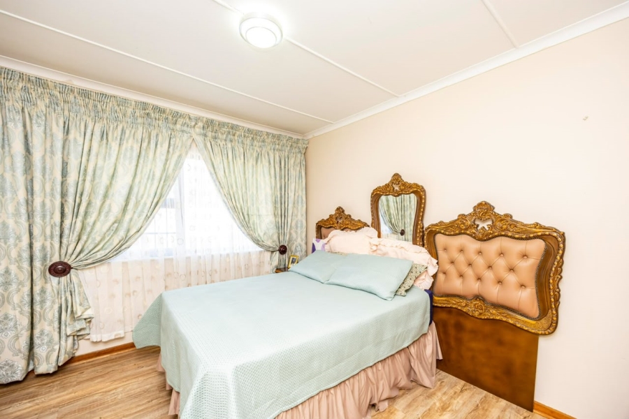 4 Bedroom Property for Sale in Beacon Bay Eastern Cape